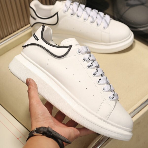 Alexander McQueen Blanco / Detalle negro